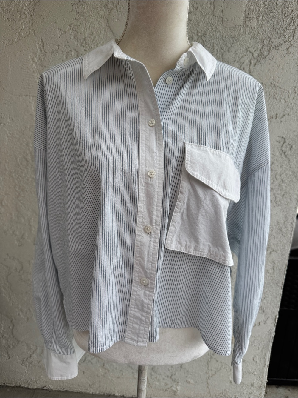 Madewell blue Pinstripe cropped Button-Down with White Contrast Pocket size XL